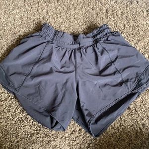 lululemon hotty hot shorts,black,size 2, 4 inch